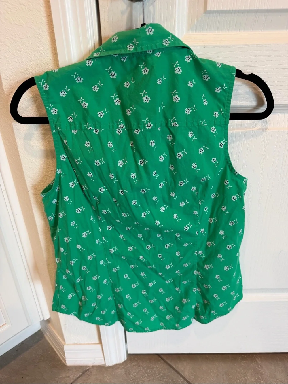 J. Crew Green Floral Sleeveless Button-Up Blouse